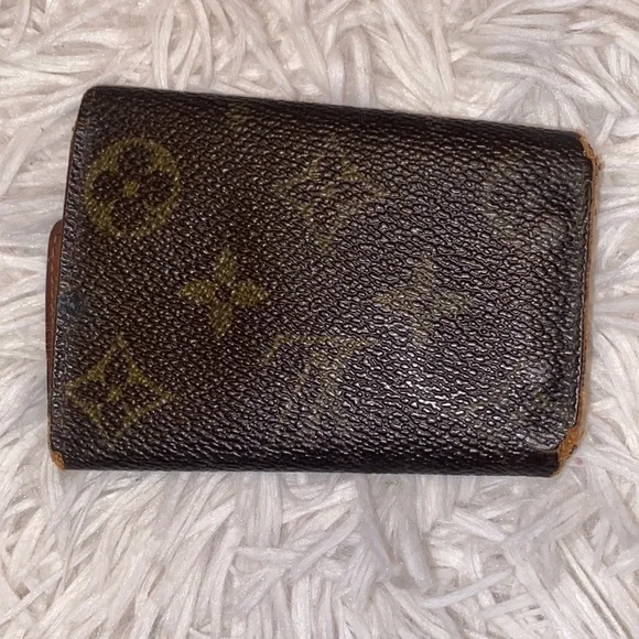 Louis Vuitton Monogram Key Holder - Picture 3 of 10